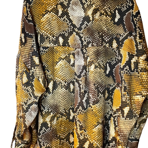 Fashionable oversize-Blouse with Animal Print - Picture 4 of 5